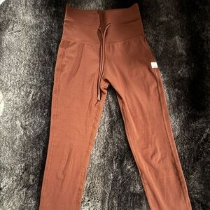 Vuori women's burnt orange leggings